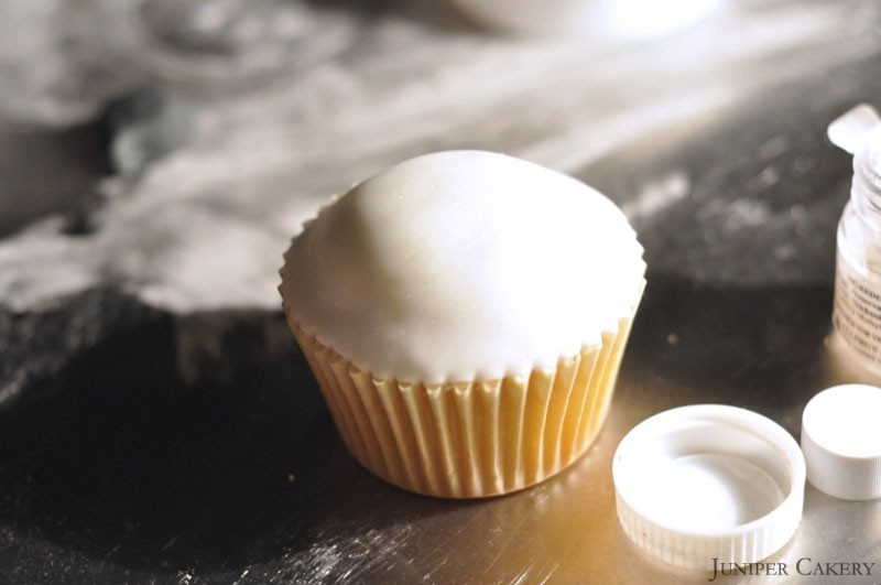 How to make a polar bear cupcake