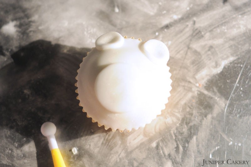 How to make a polar bear cupcake