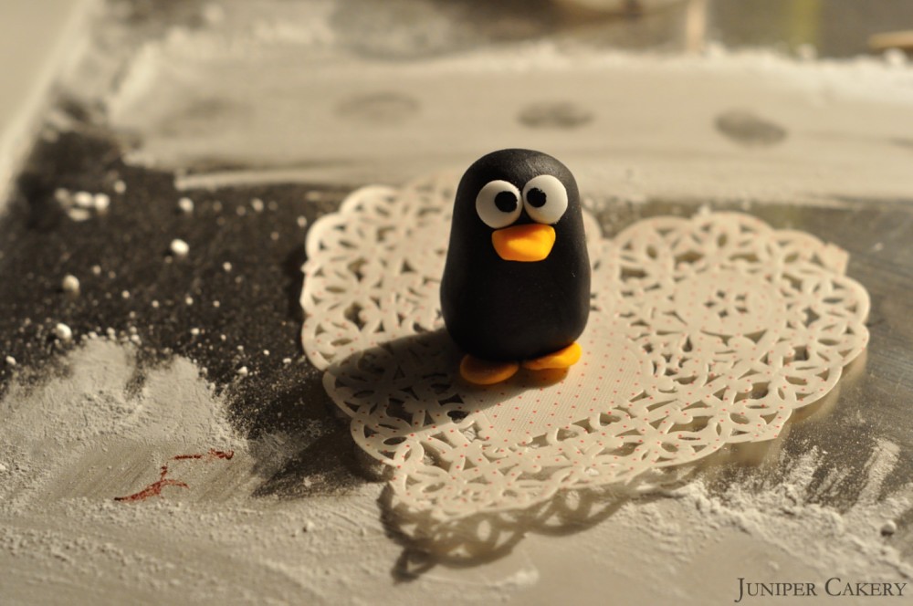 How to make a sugarpaste penguin