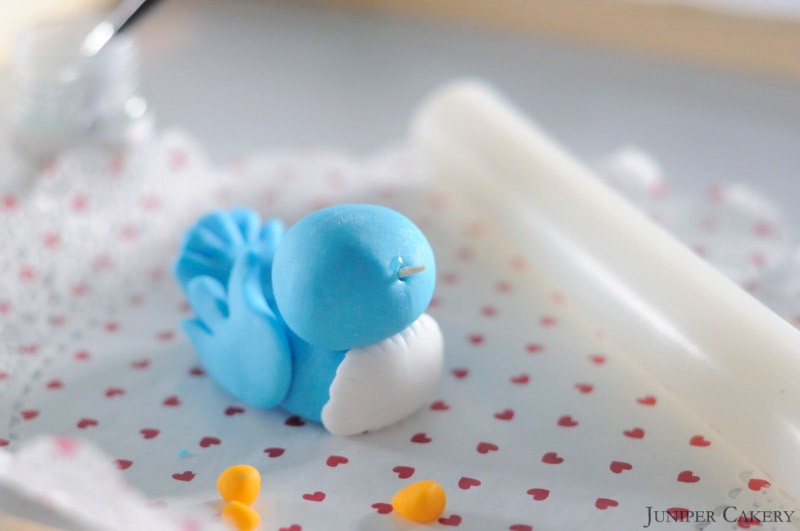 'Tutorial Tuesday' : How to make a sugarpaste/fondant bluebird