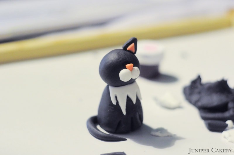 Tutorial Tuesday - How to make a sugarpaste cat