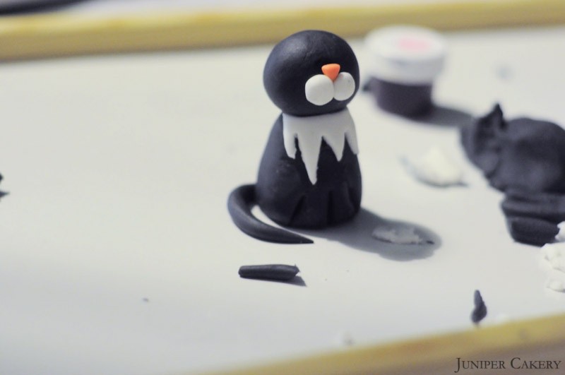 Tutorial Tuesday - How to make a sugarpaste cat