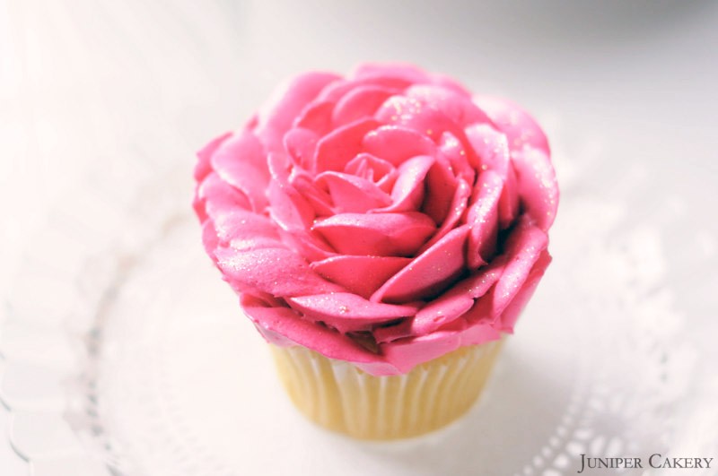 Tutorial Tuesday: How to pipe a buttercream rose using a flower nail