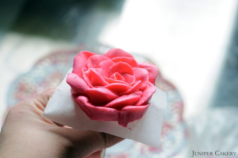 Tutorial Tuesday: How to pipe a buttercream rose using a flower nail