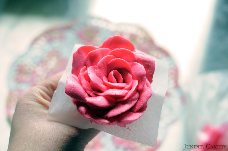 Tutorial Tuesday: How to pipe a buttercream rose using a flower nail