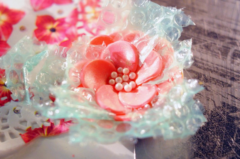 'Tutorial Tuesday': How to make a simple sugarpaste flower