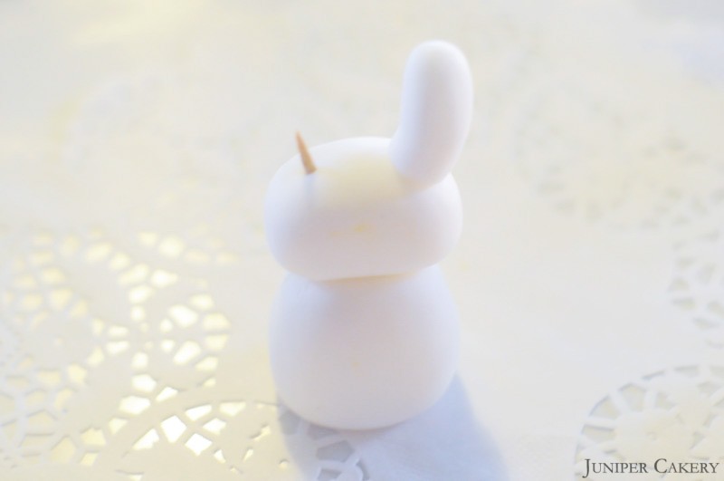 Easter Tutorial Week: How to make a sugarpaste bunny!