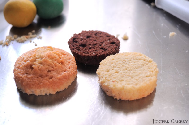 Tutorial Tuesday: How to make a fun burger cupcake!