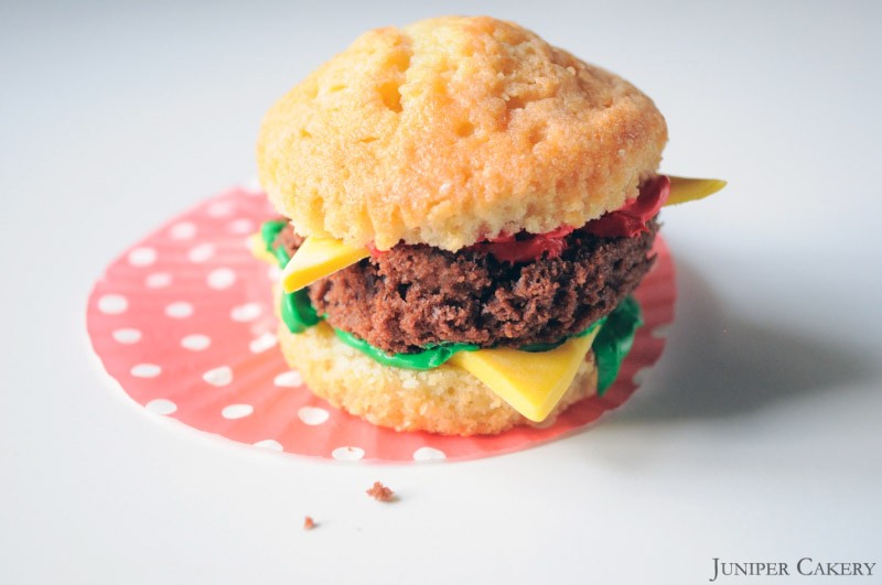 Tutorial Tuesday: How to make a fun burger cupcake!