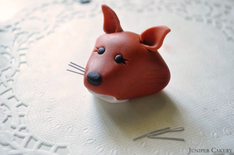 Tutorial Tuesday: How to make a fondant sugarpaste fox