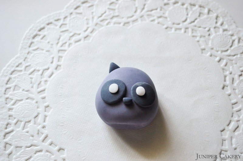 Tutorial Tuesday: How to  make a sugarpaste racoon