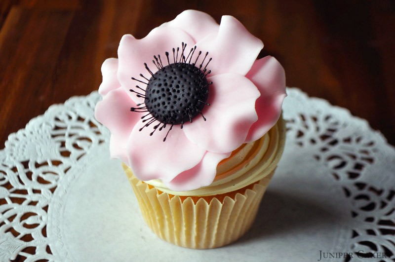 Tutorial Tuesday: How to make a sugar anemone flower for cakes