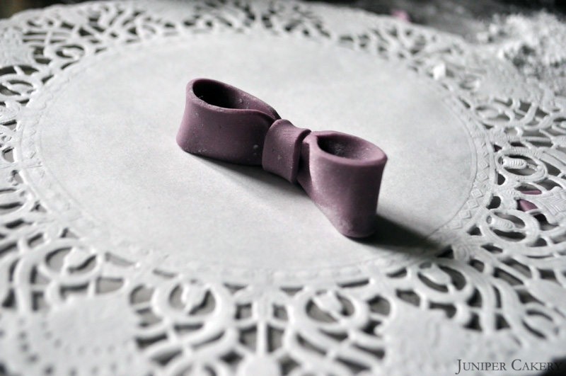 Tutorial Tuesday: How to Make Edible Bows for Cakes and Cupcakes