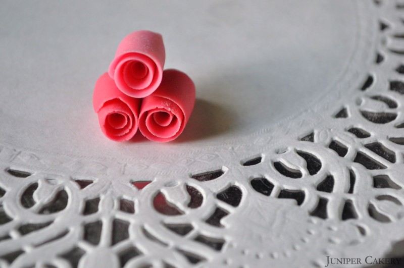 How to make quick and simple fondant roses