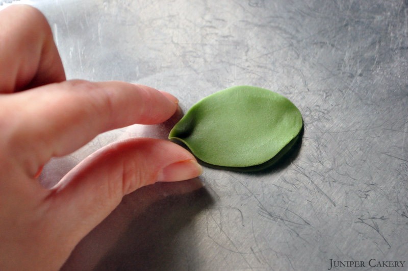 How to make quick and simple fondant roses