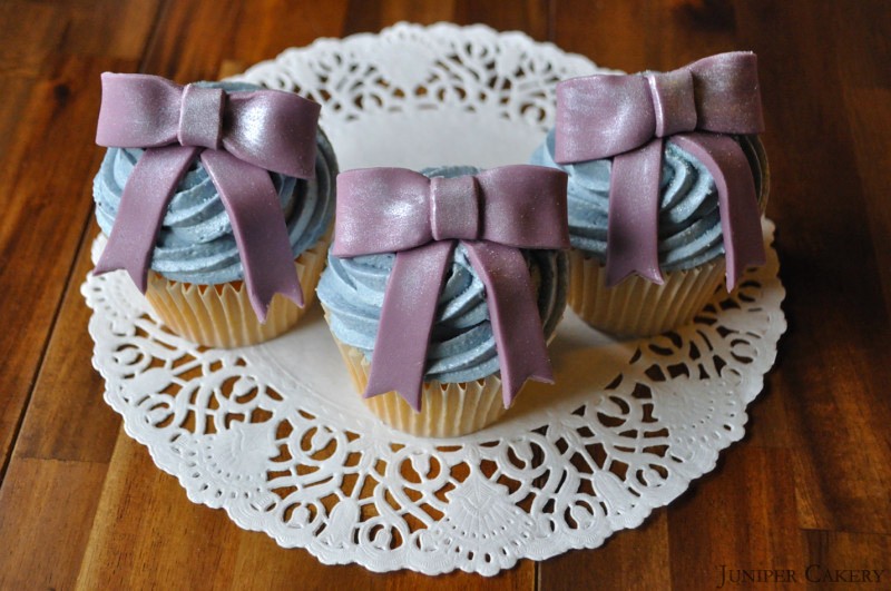 Tutorial Tuesday: How to Make Edible Bows for Cakes and Cupcakes