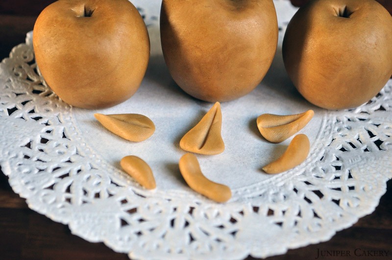 Autumn Golden Apple Strudel Cupcakes