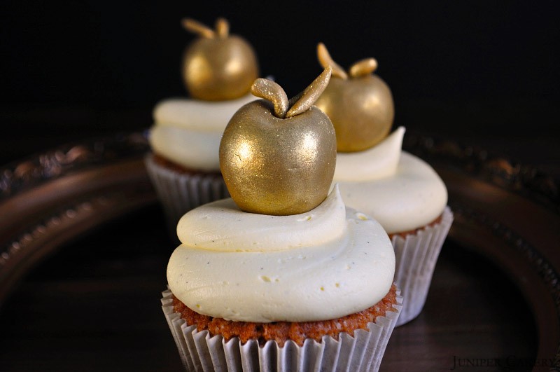 Autumn Golden Apple Strudel Cupcakes