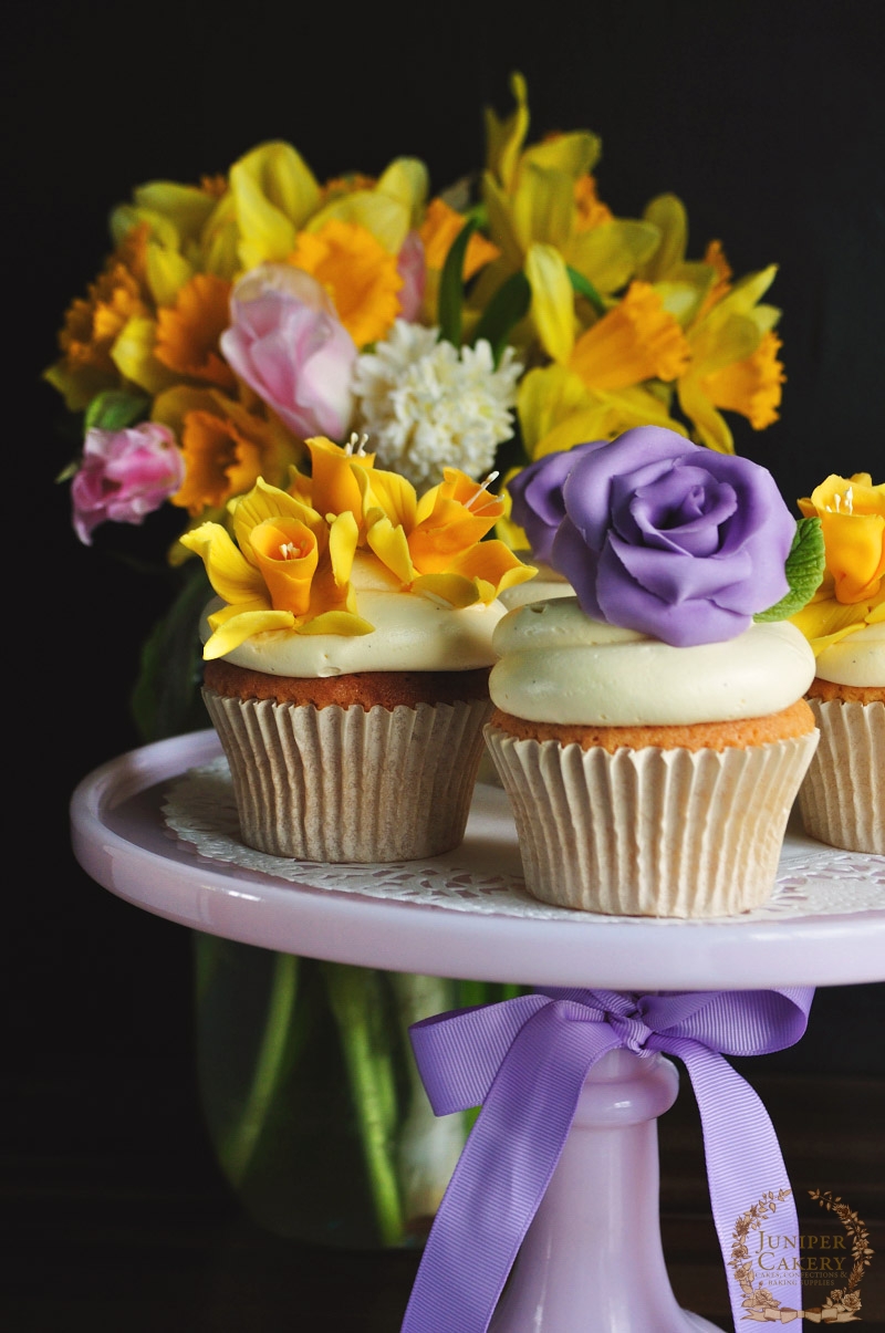 Cupcakes with roses and daffodil sugar flowers by Juniper Cakery