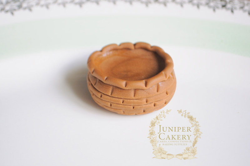 Fondant basket tutorial by Juniper Cakery