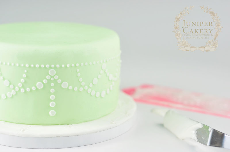 How to stencil onto cakes with Juniper Cakery