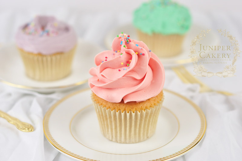 How to frost cupcakes with buttercream by Juniper Cakery