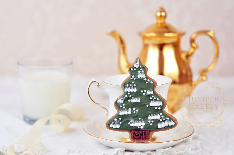 Christmas tree cookie tutorial by Juniper Cakery