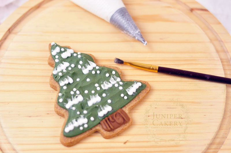 How to frost sugar cookies by Juniper Cakery