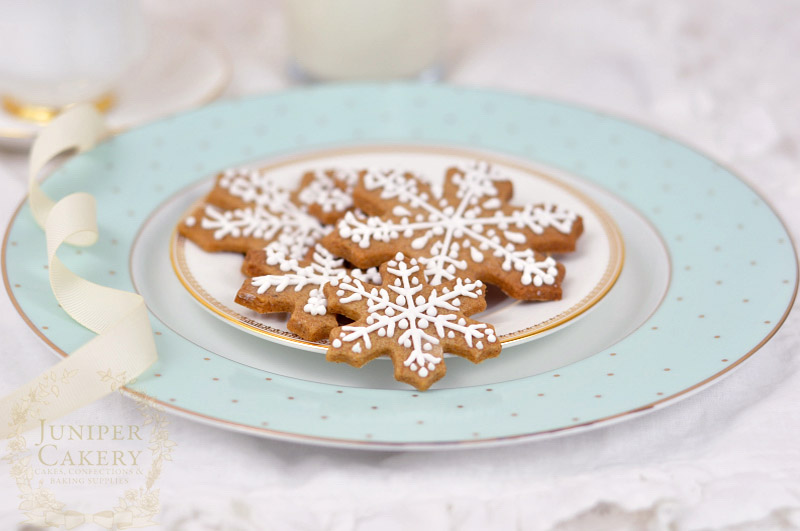 Winter snowflake cookies by Juniper Cakery