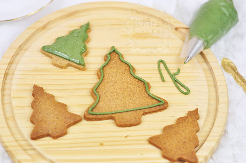 Christmas tree cookies tutorial by Juniper Cakery