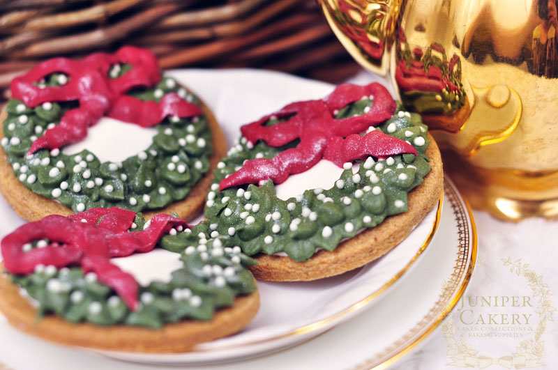 Christmas wreath iced cookies by Juniper Cakery