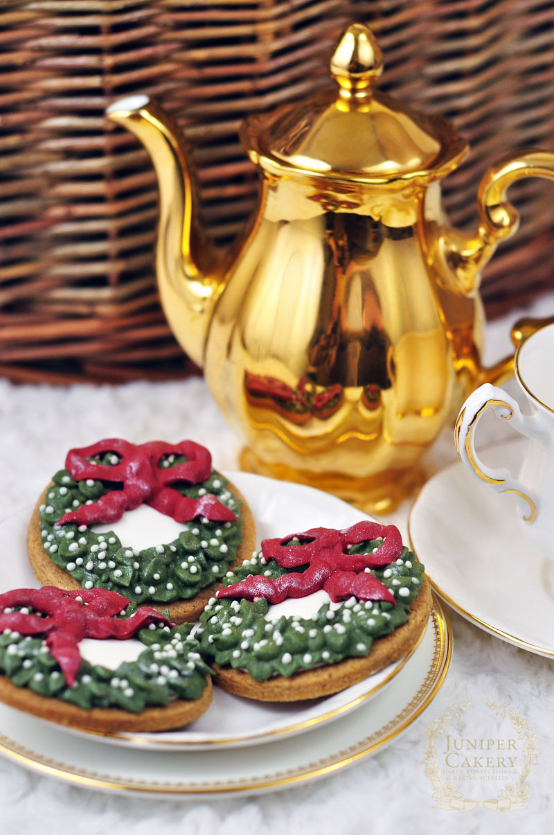 Festive wreath sugar cookies with royal icing detail by Juniper Cakery