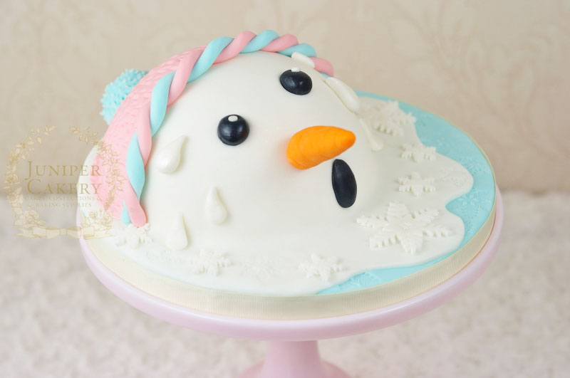 Juniper Cakery's snowman cake tutorial for Craftsy