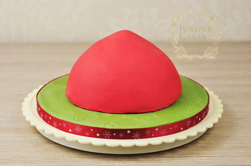 Make a wool beanie hat cake for Christmas tutorial by Juniper Cakery