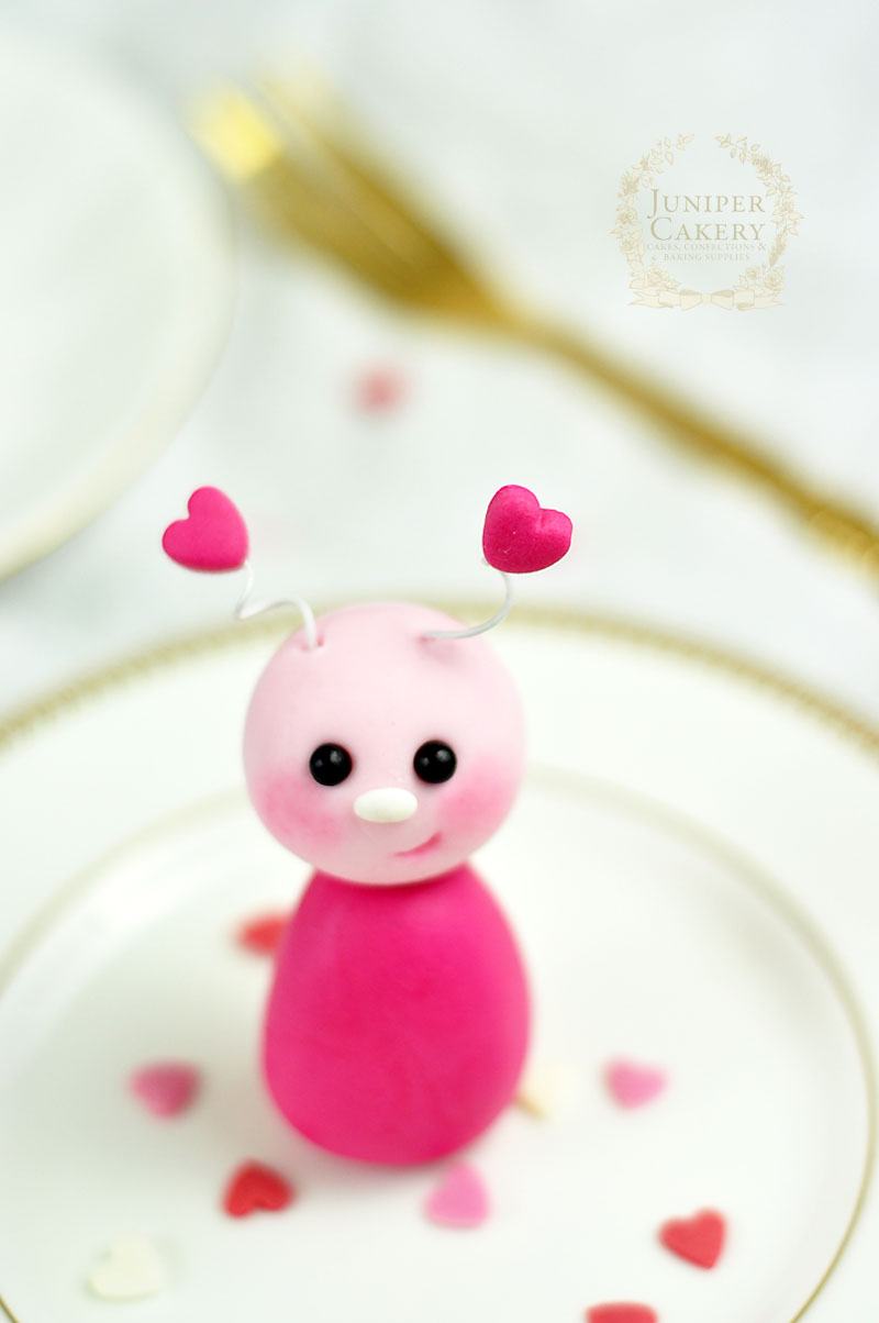 Sweet little fondant love bug tutorial by Juniper Cakery