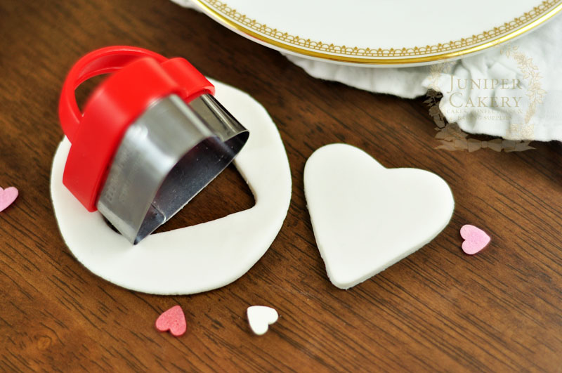 Edible fondant lovebug tutorial from Juniper Cakery