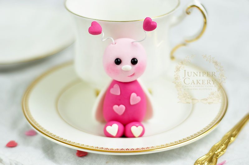 Adorable fondant love bug for cupcakes by Juniper Cakery