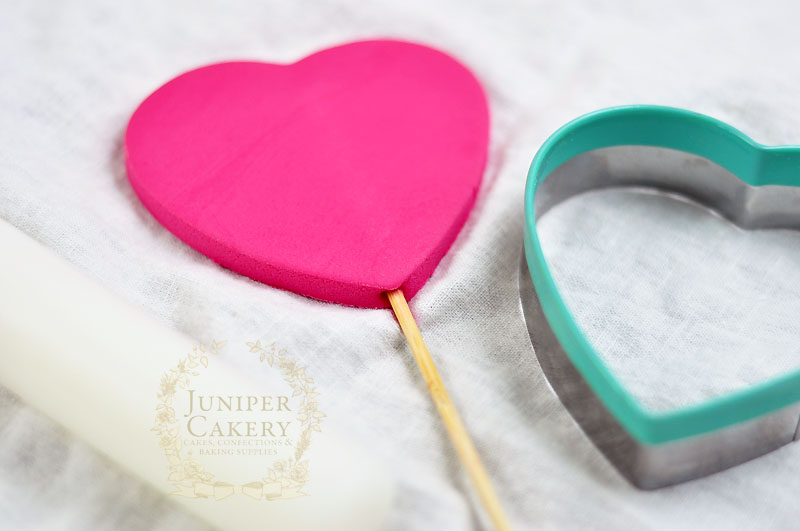 How to make a sugar paste ruffled heart for cakes by Juniper Cakery