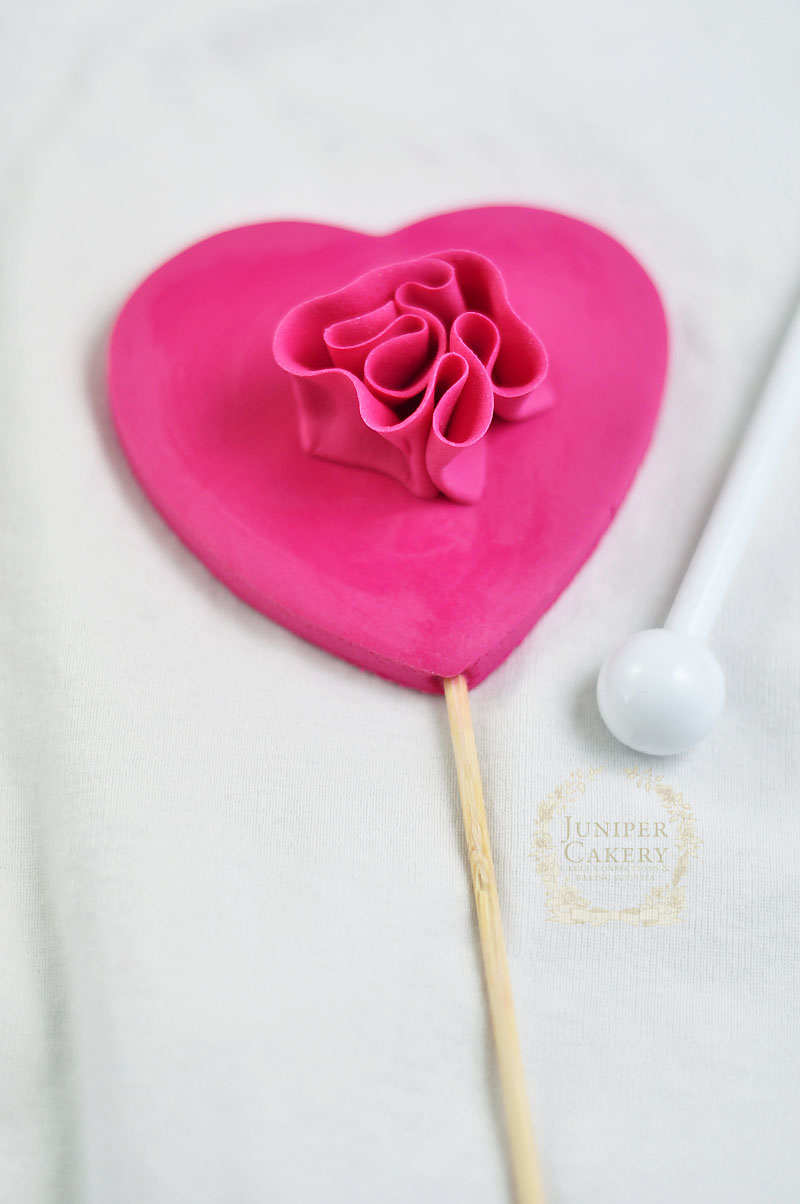 Ruffled fondant heart tutorial from Juniper Cakery