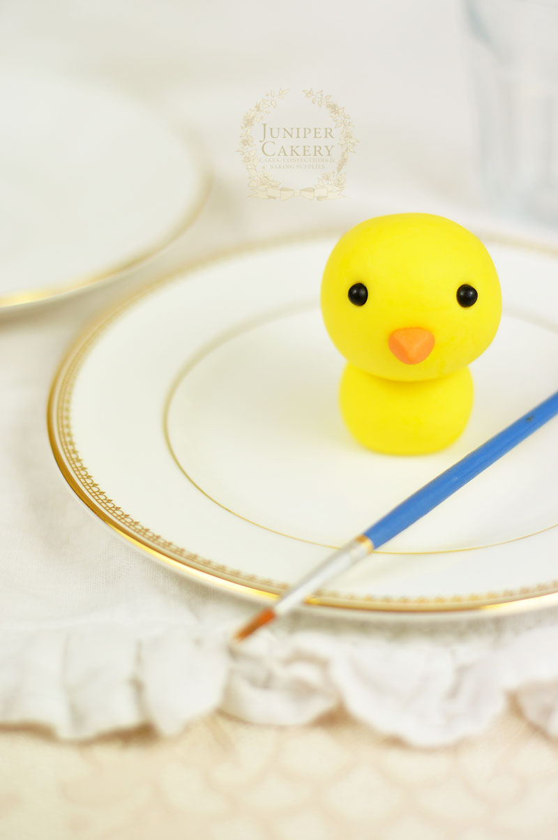 Tutorial for a cute edible chick by Juniper Cakery