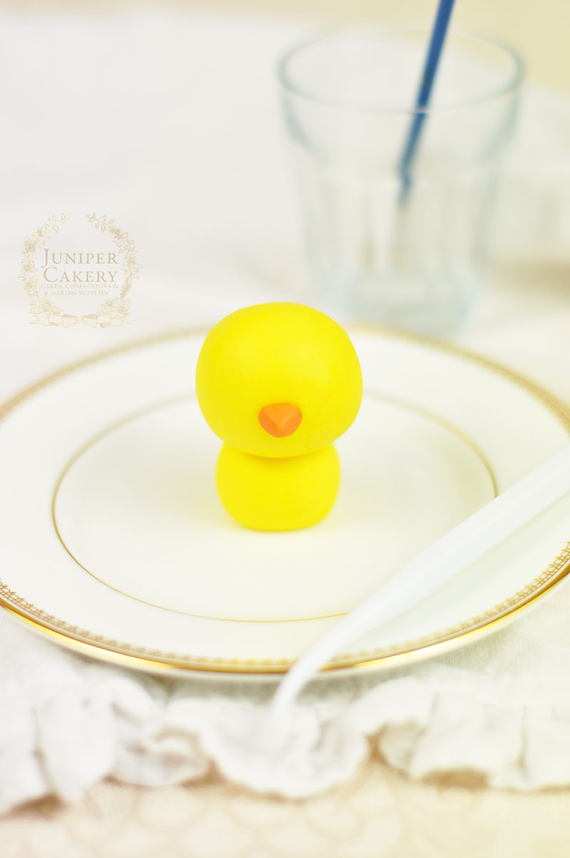 Easter chick tutorial for cakes and cupcakes by Juniper Cakery