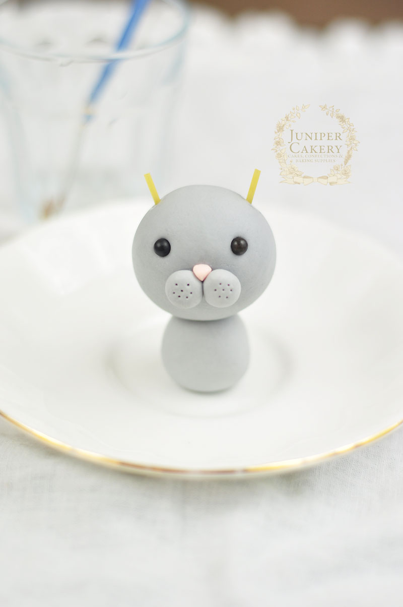 How to make a bunny for cakes and cupcakes by Juniper Cakery