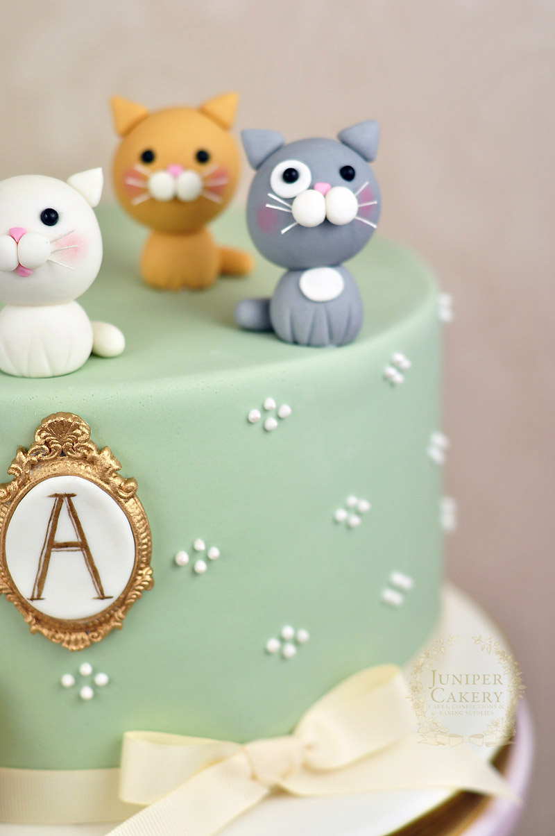 Cake with gum paste kittens by Juniper Cakery