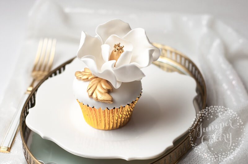 Magnolia flower cupcake tutorial by Juniper Cakery