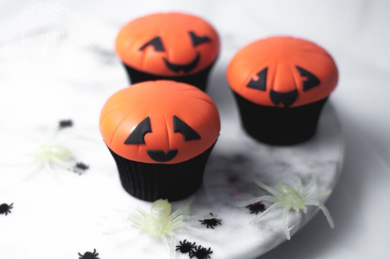 Fun Jack O Lantern cupcake tutorial by Juniper Cakery