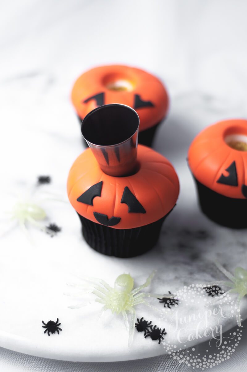 Awesome Jack O Lantern cupcake tutorial by Juniper Cakery