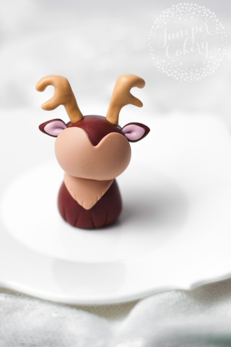 Fondant reindeer tutorial for cupcakes and cakes