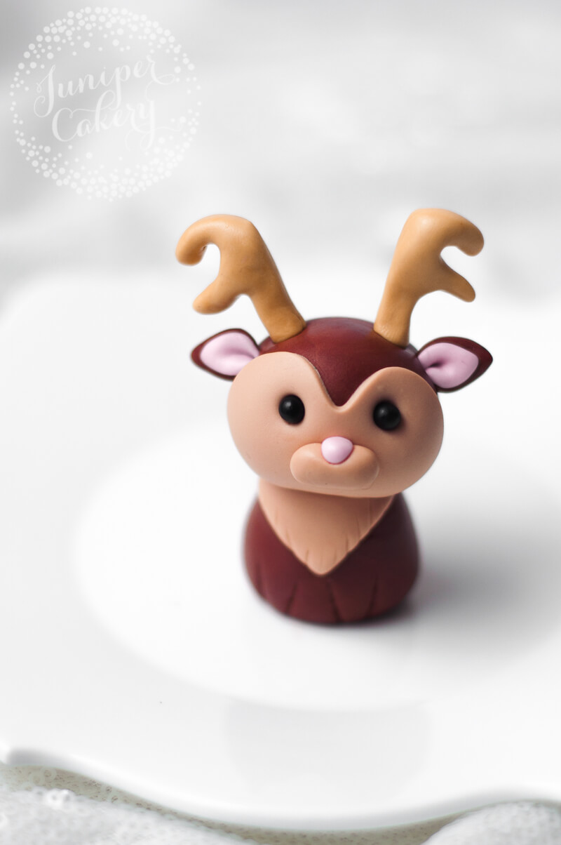 Step-by-step tutorial for a fondant reindeer