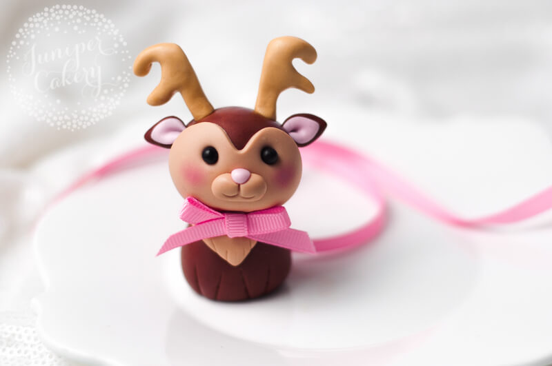 Make an adorable fondant reindeer