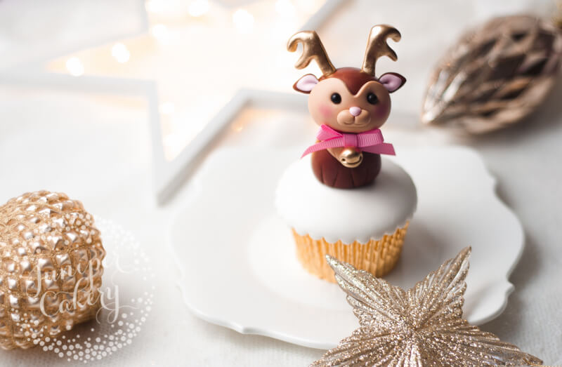 Cute fondant reindeer tutorial by Juniper Cakery